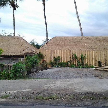 Rinjani Trails Hotel เซอนารู ภายนอก รูปภาพ
