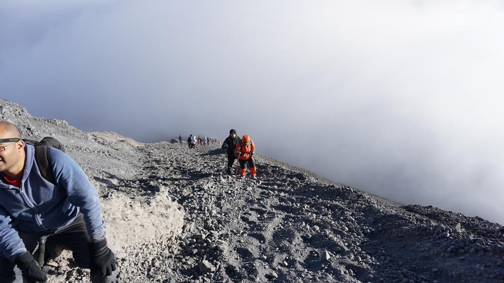 Rinjani Trails Hotel เซอนารู ภายนอก รูปภาพ