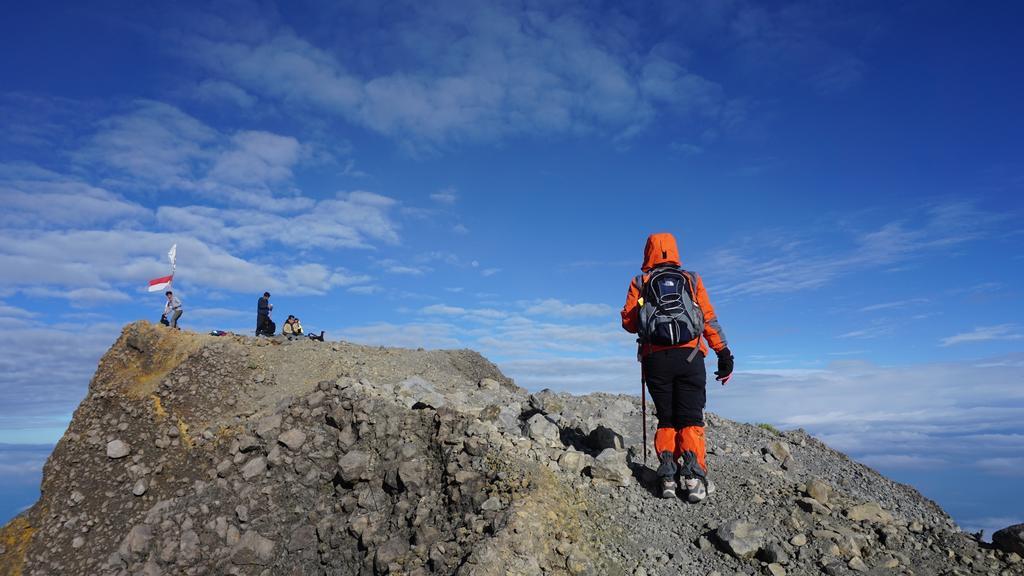 Rinjani Trails Hotel เซอนารู ภายนอก รูปภาพ