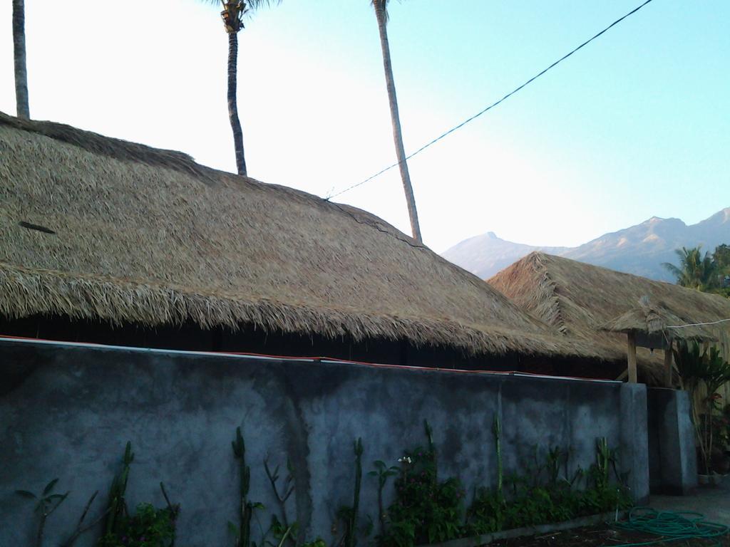 Rinjani Trails Hotel เซอนารู ภายนอก รูปภาพ