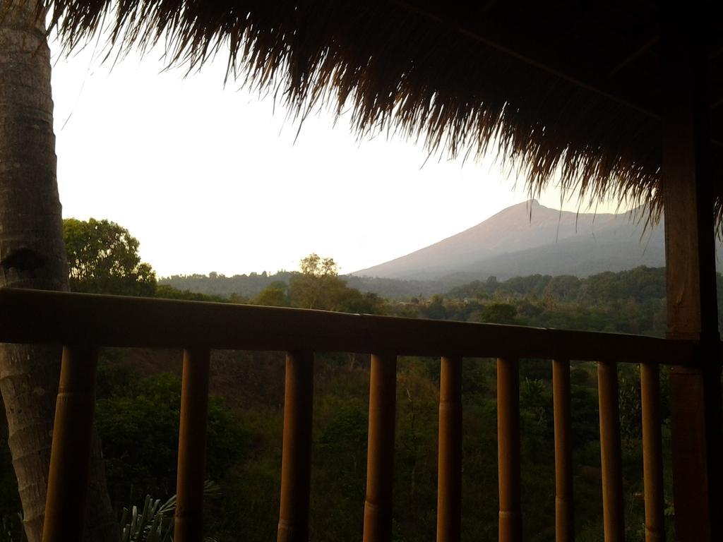 Rinjani Trails Hotel เซอนารู ภายนอก รูปภาพ